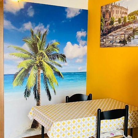 Palm Beach - Your Private And Complete Apartment In Desenzano Del Garda Bagian luar foto