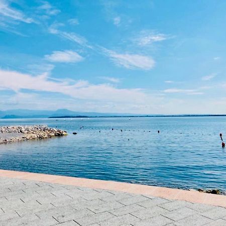 Palm Beach - Your Private And Complete Apartment In Desenzano Del Garda Bagian luar foto