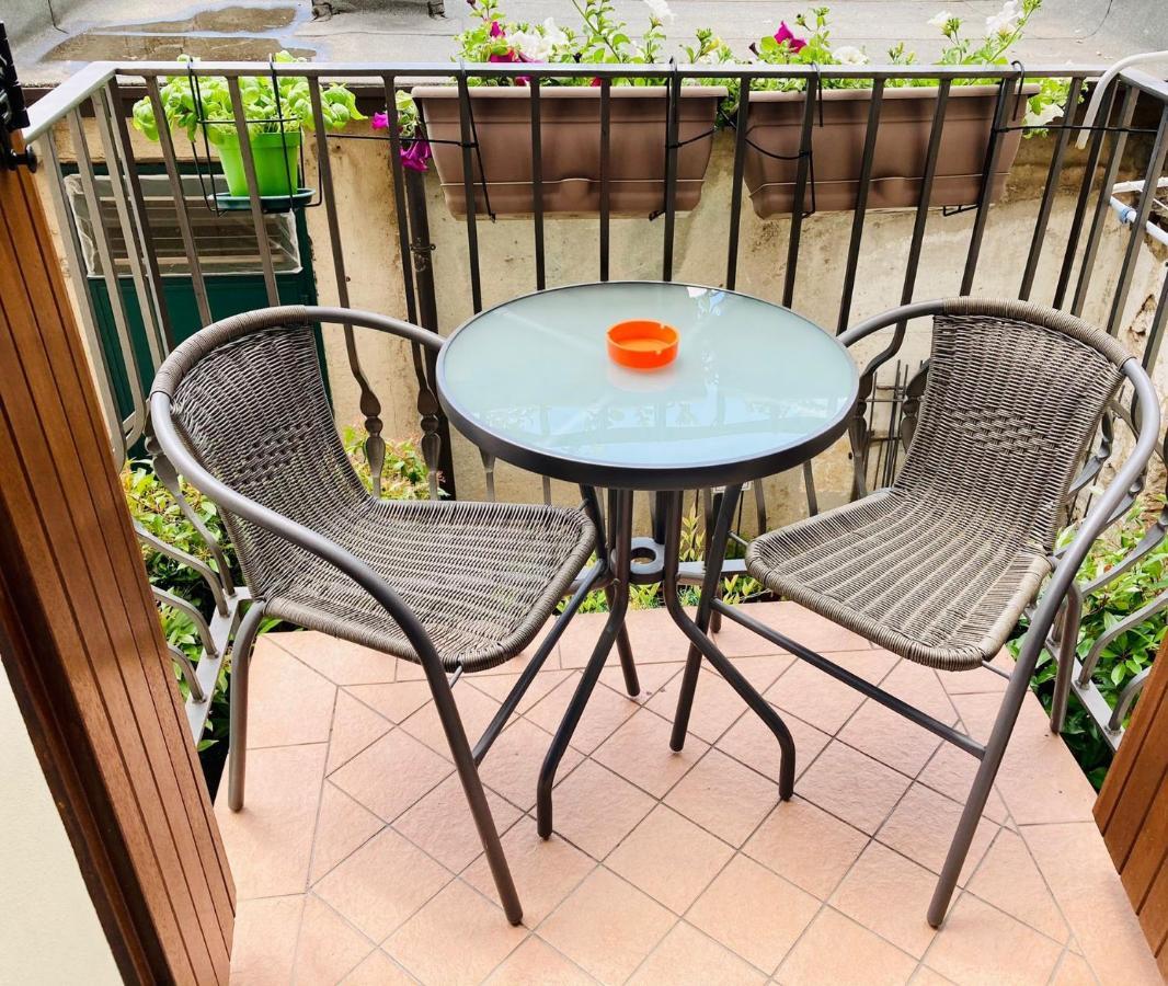 Palm Beach - Your Private And Complete Apartment In Desenzano Del Garda Bagian luar foto