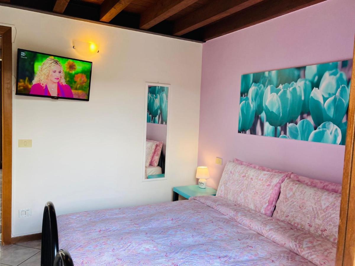 Palm Beach - Your Private And Complete Apartment In Desenzano Del Garda Bagian luar foto